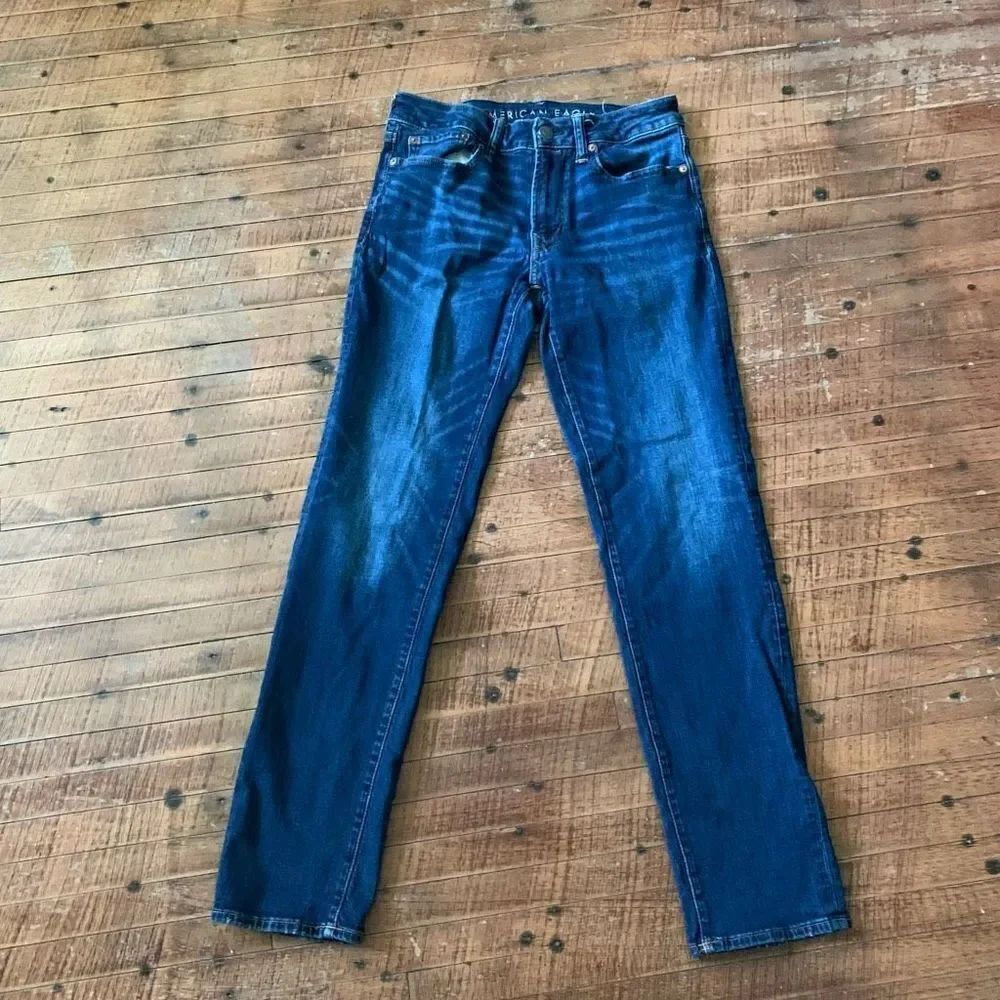 American Eagle distressed dark wash slim straight normcore 29x32 jeans
